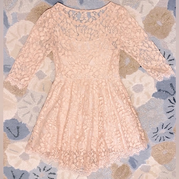 Free People Free People Pink Sand Leaf Motif Lace Dress w Dipped Scalloped Hem - Picture 6 of 9